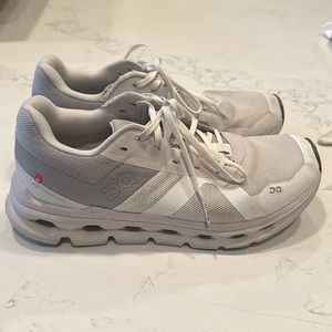 OnCloud Runner - Women’s size 8